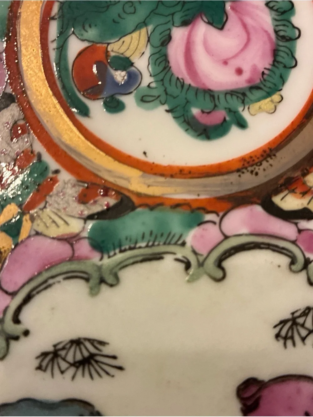 Set of 4 Vintage Rose Medallion Dinner Plates 10.5” Matched Chinese Export